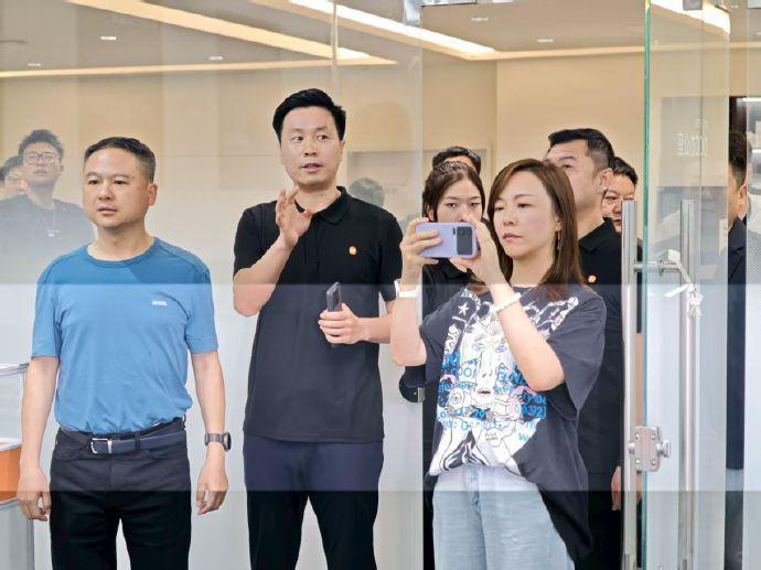 小米17系列实机谍照