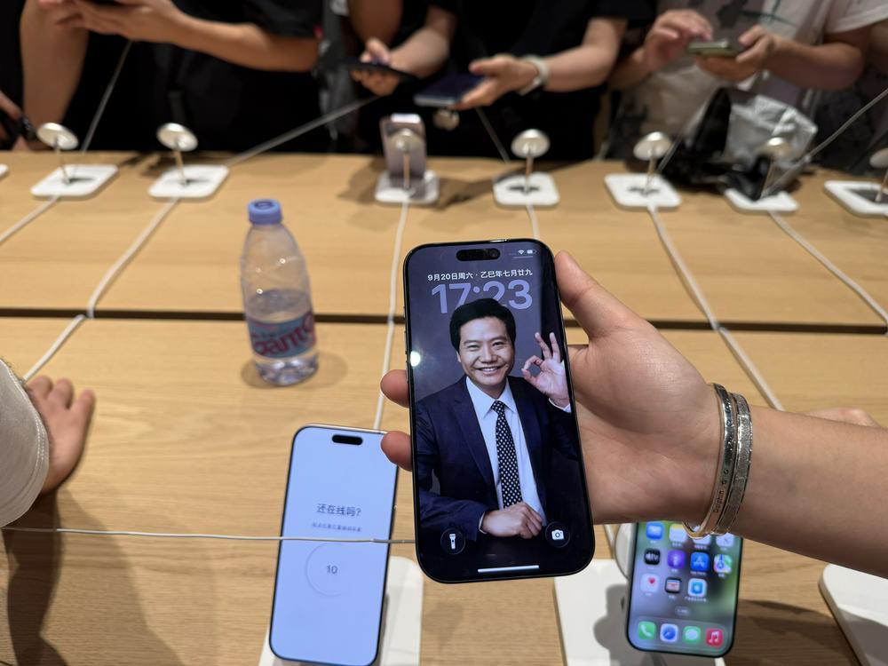 iPhone 17标准版需求超预期！多渠道热销牵动果链升温丨一线