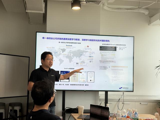 大模型成本趋近电费？硅基流动胡健谈AI Infra未来趋势