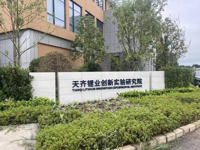 固态电池新突破：中科院团队攻克固-固界面难题，量产仍需跨越材料与工艺挑战