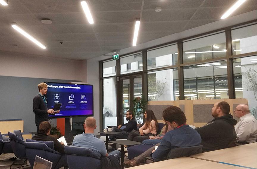 亚马逊计划裁减15%人力资源部门员工，AI战略或成主因