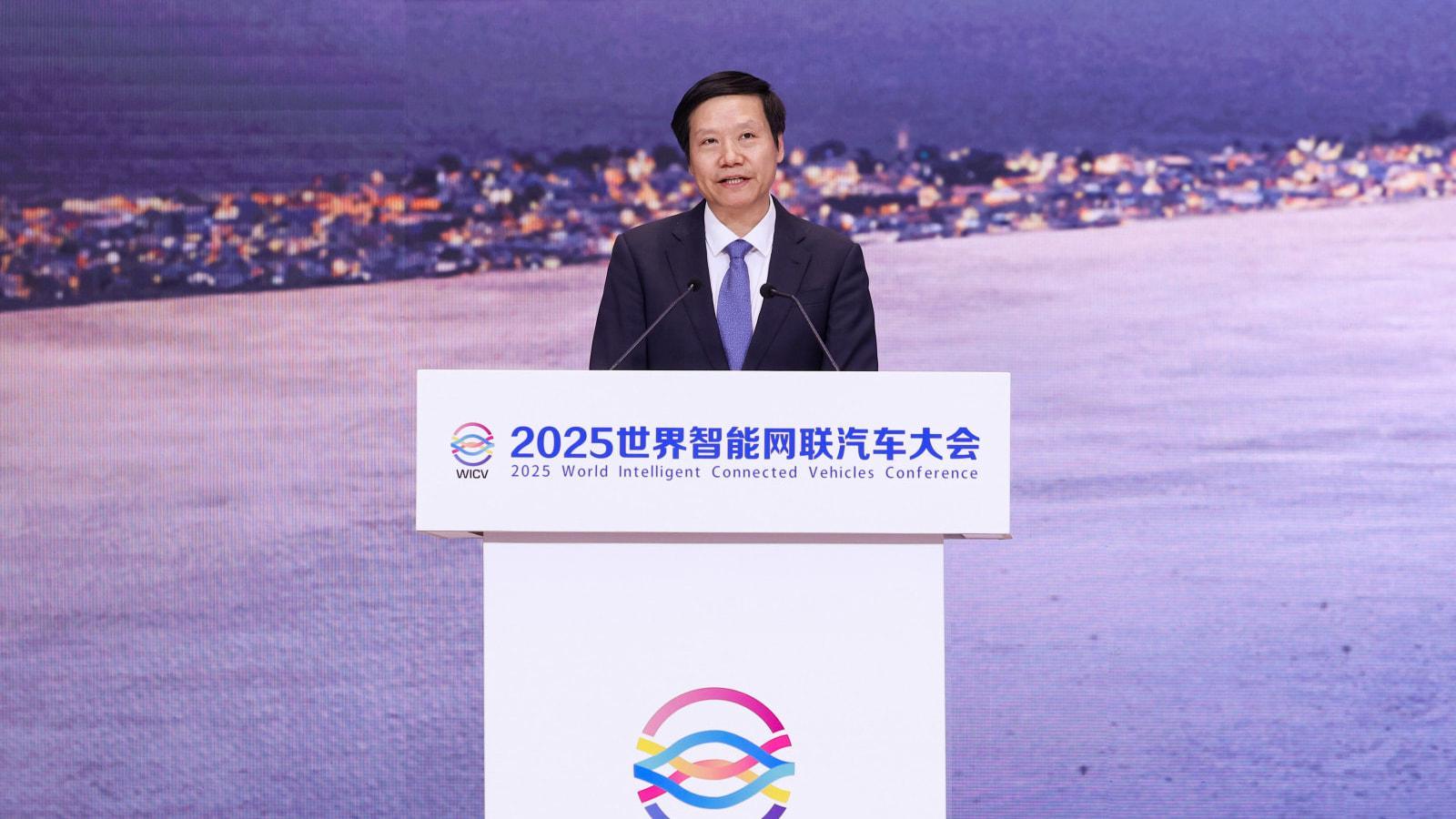 雷军呼吁：智能网联汽车需团结共建，抵制网络水军黑公关