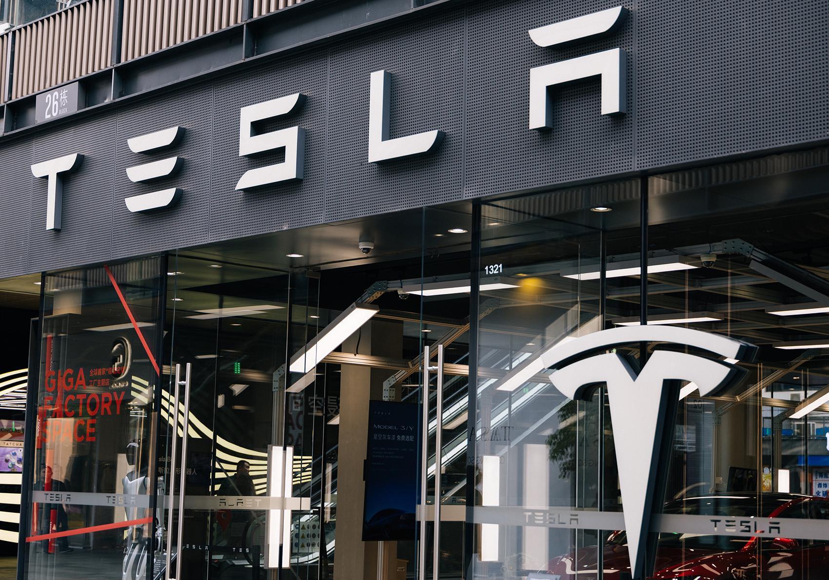 特斯拉Model Y L交付延期至2025年12月，上海工厂全力冲刺产能