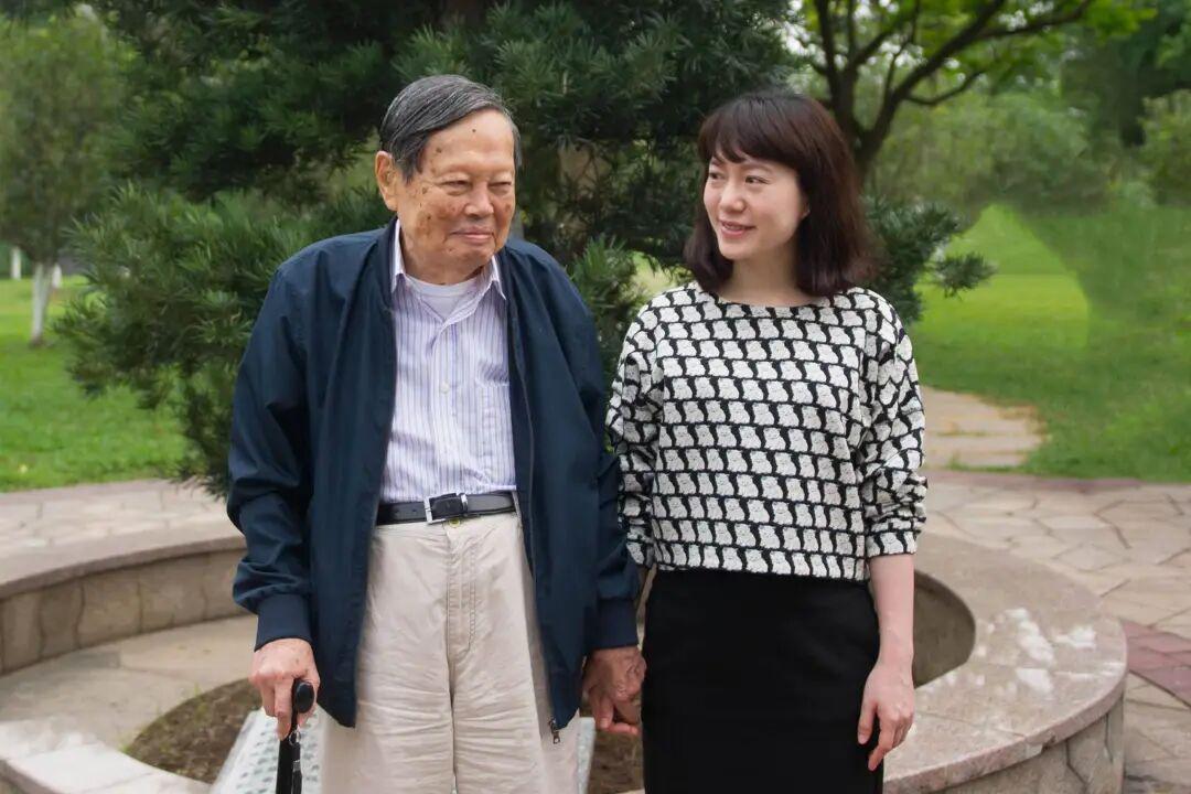 独家|何祚庥院士谈杨振宁先生：超越世俗话题的科学丰碑