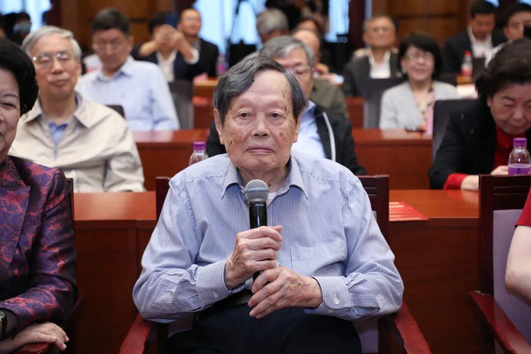 2021年杨振宁在清华大学学术思想研讨会上讲话