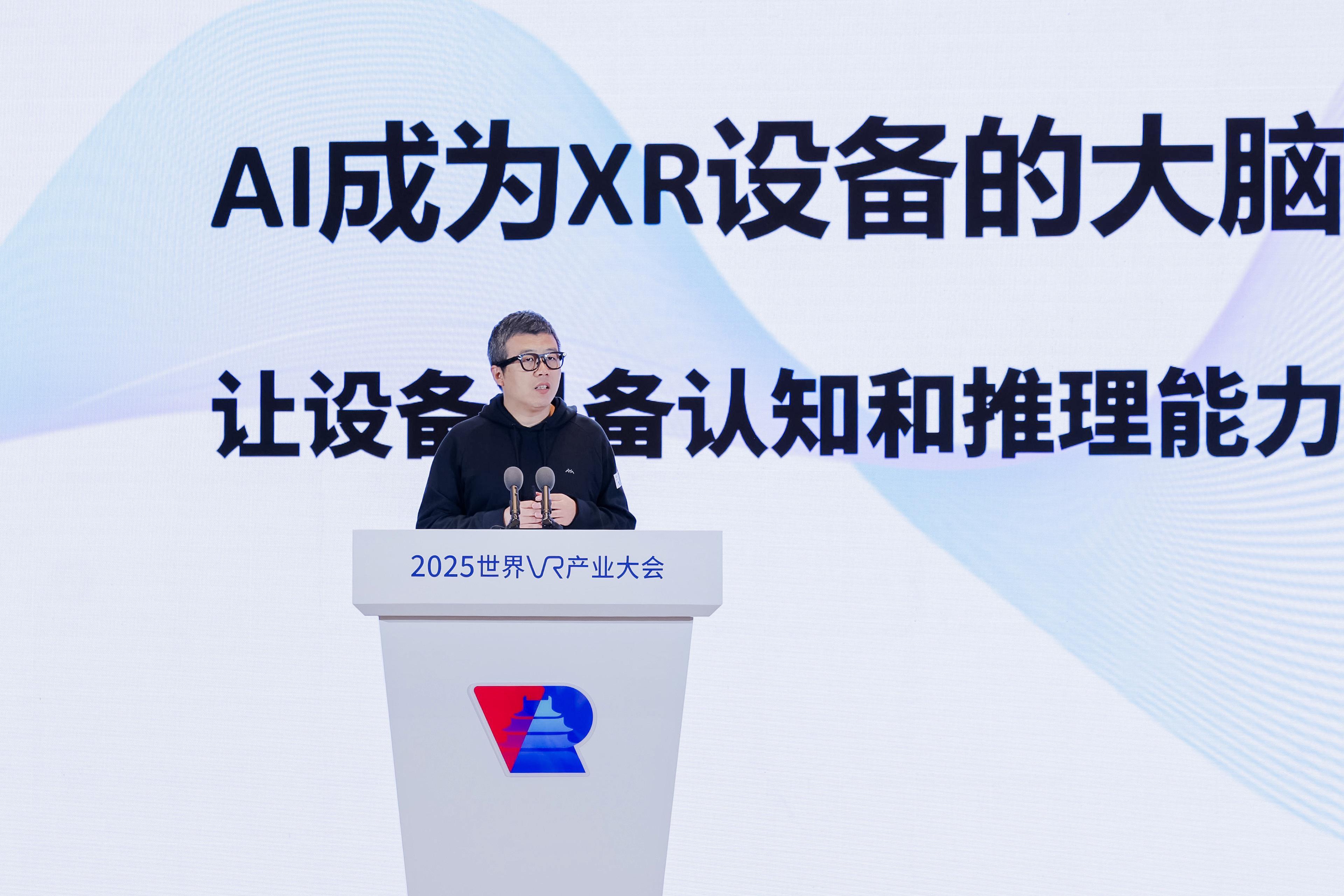雷鸟创新CEO李宏伟谈AI眼镜产业：中国企业有望实现从追随到引领，定义行业新标准