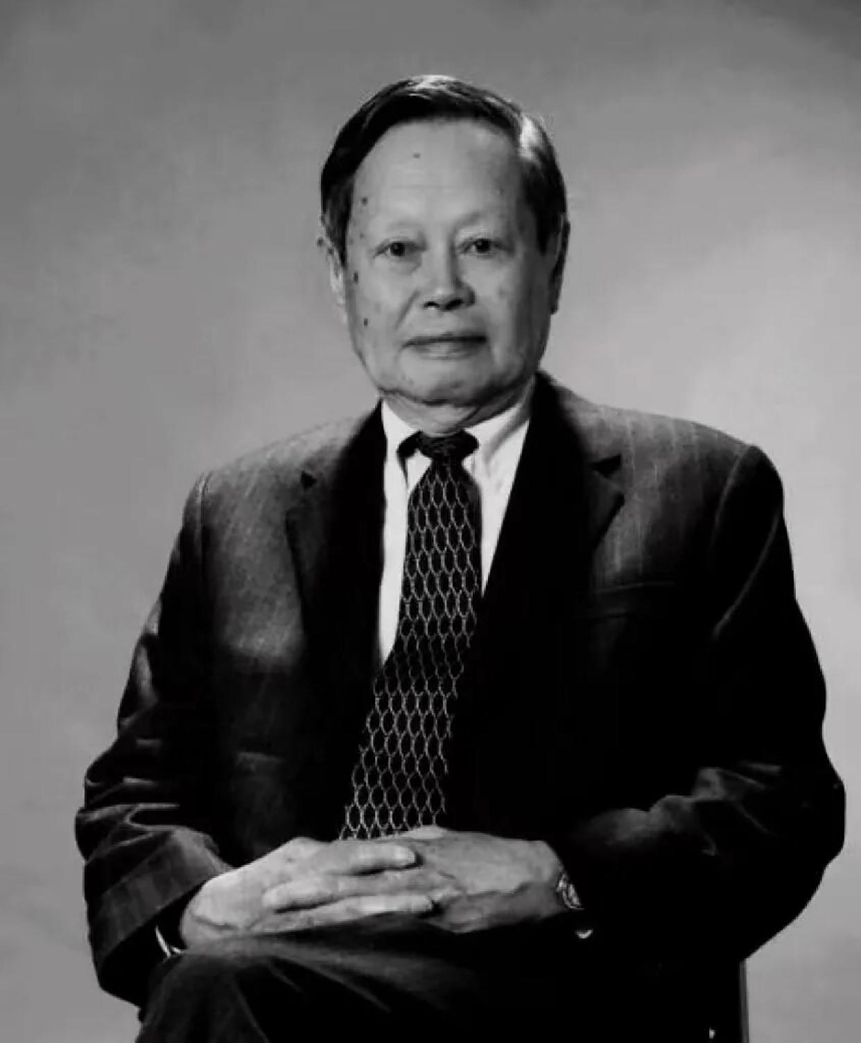 清华园送别杨振宁：科学巨匠的永恒告别