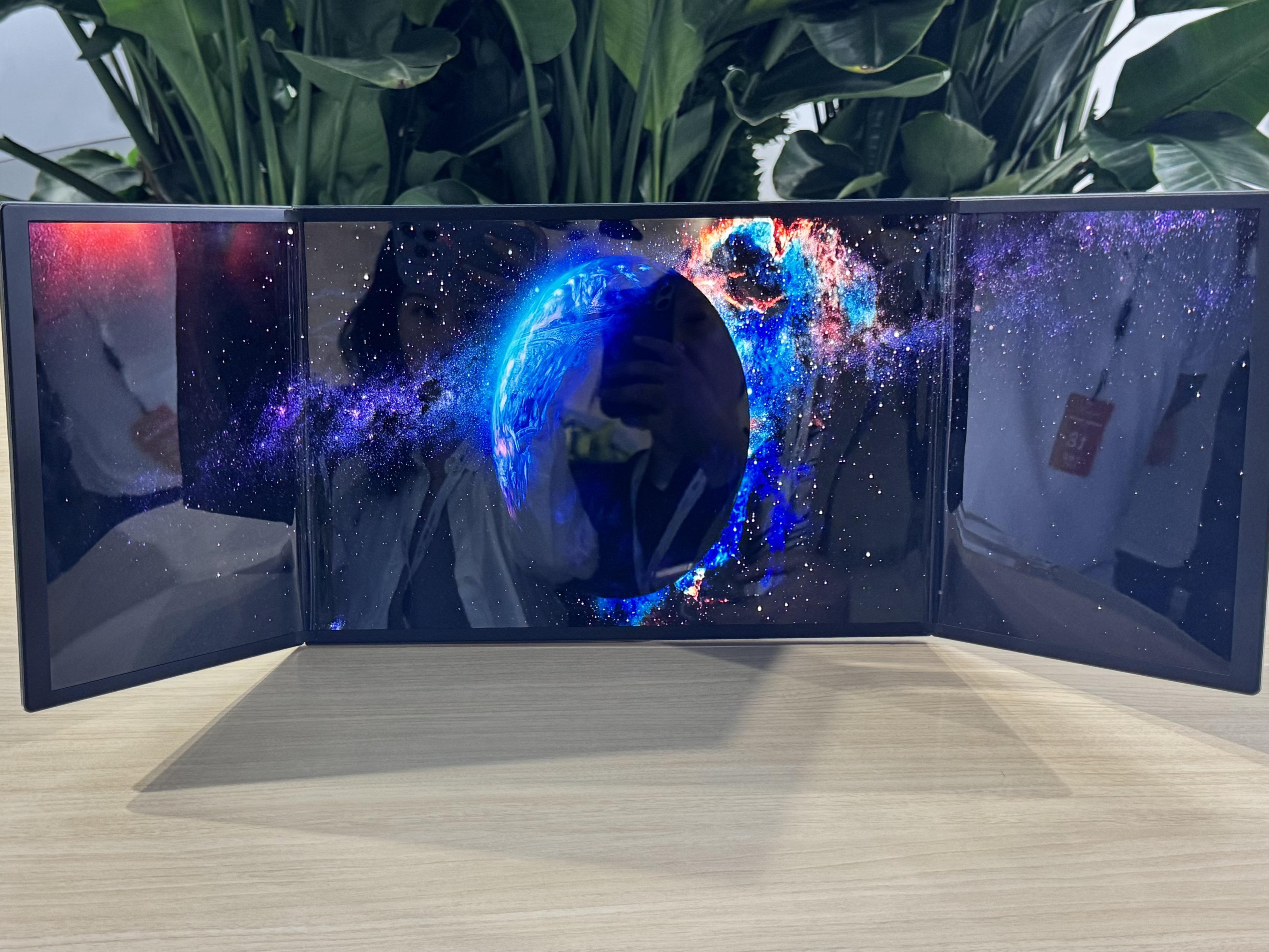 TCL华星全球首发28英寸中尺寸三折叠4K显示屏