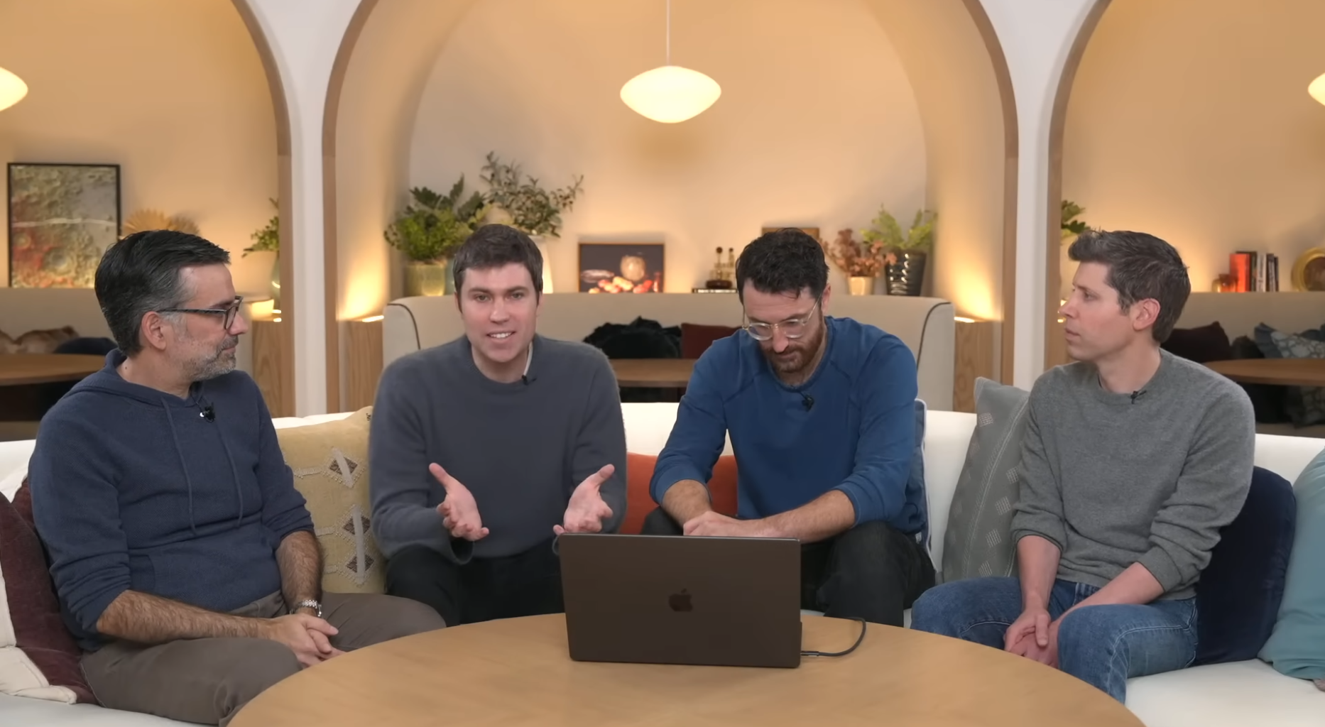 OpenAI首推AI浏览器挑战谷歌，760亿美元市场格局生变