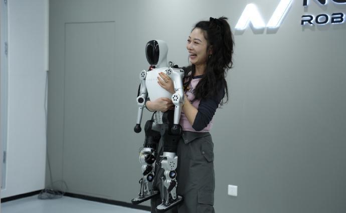 人形机器人价格战打响：万元级新品引发行业震动