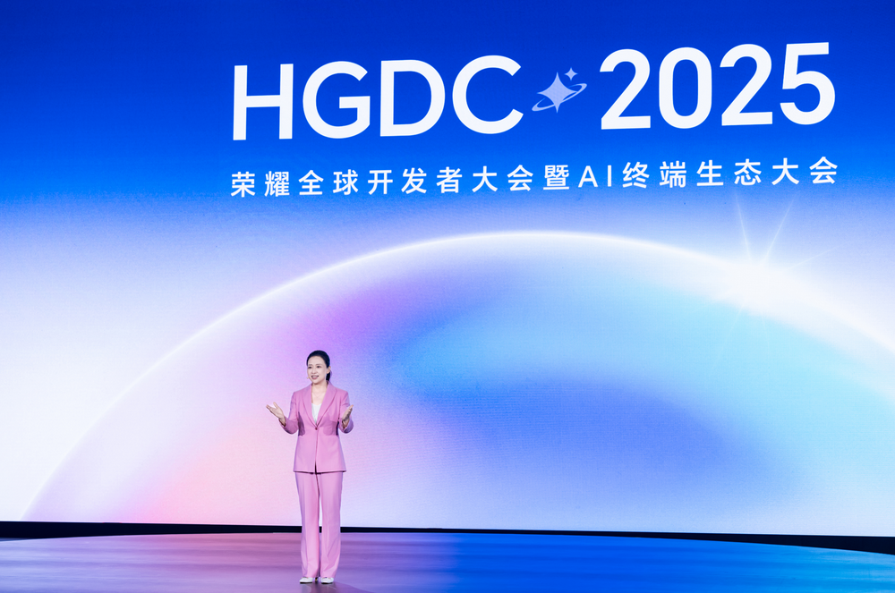 荣耀发布1x3xN战略：加速构建AI终端生态新格局