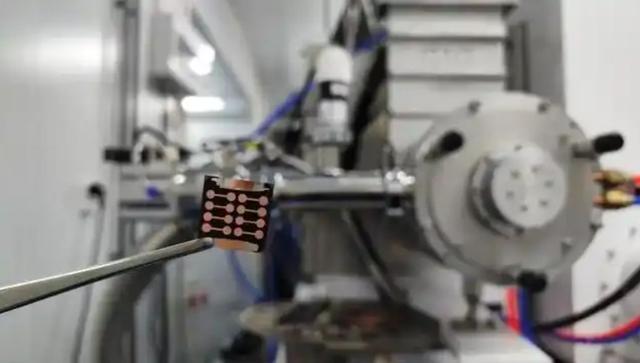 中国太阳能电池领域重大突破：全钙钛矿叠层电池效率首超30%