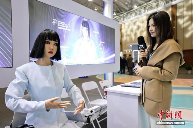 成都展出175款智慧康养机器人，科技赋能养老新未来