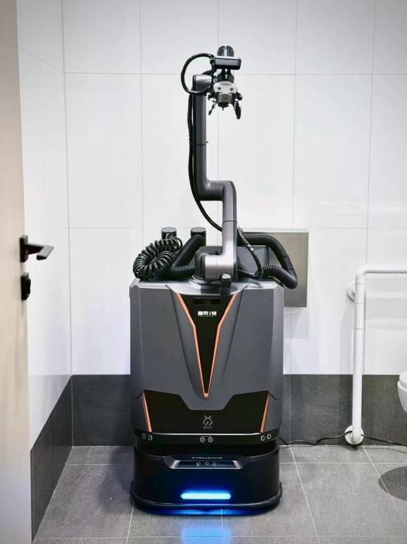 智能清洁机器人进军公共厕所，全球市场反响热烈