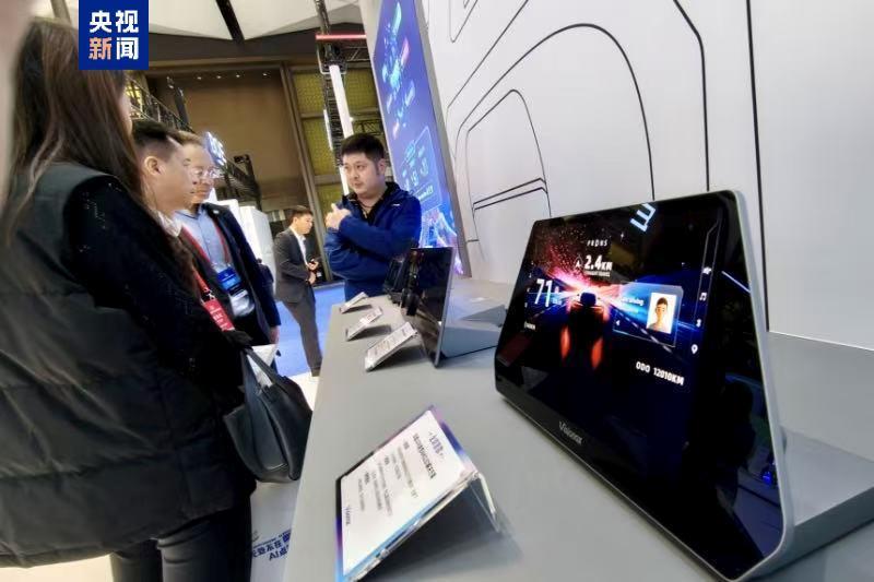 我国8.6代OLED量产线高端装备发布 显示技术再创新高