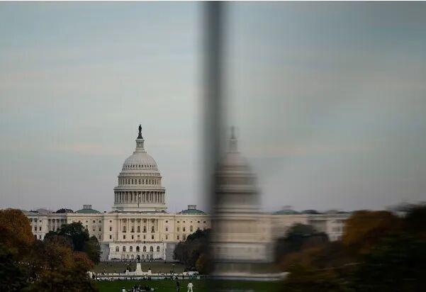 美政府“停摆”将破纪录！纳指跌近500点，英伟达市值一夜蒸发1.4万亿元，比特币跌破10万美元，加密货币超40万人爆仓