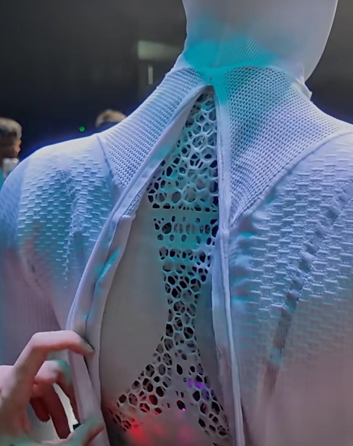 小鹏IRON机器人内部结构展示