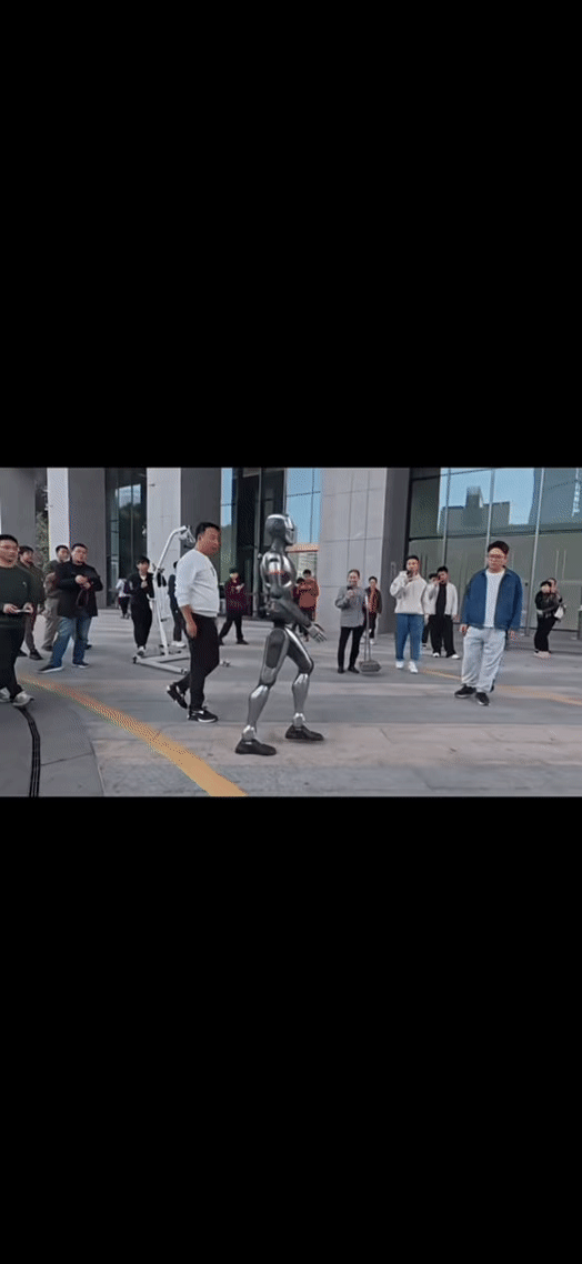 众擎机器人SE01步态演示