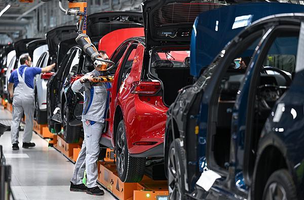 全球车企获首批芯片，中国迅速应对安世半导体危机