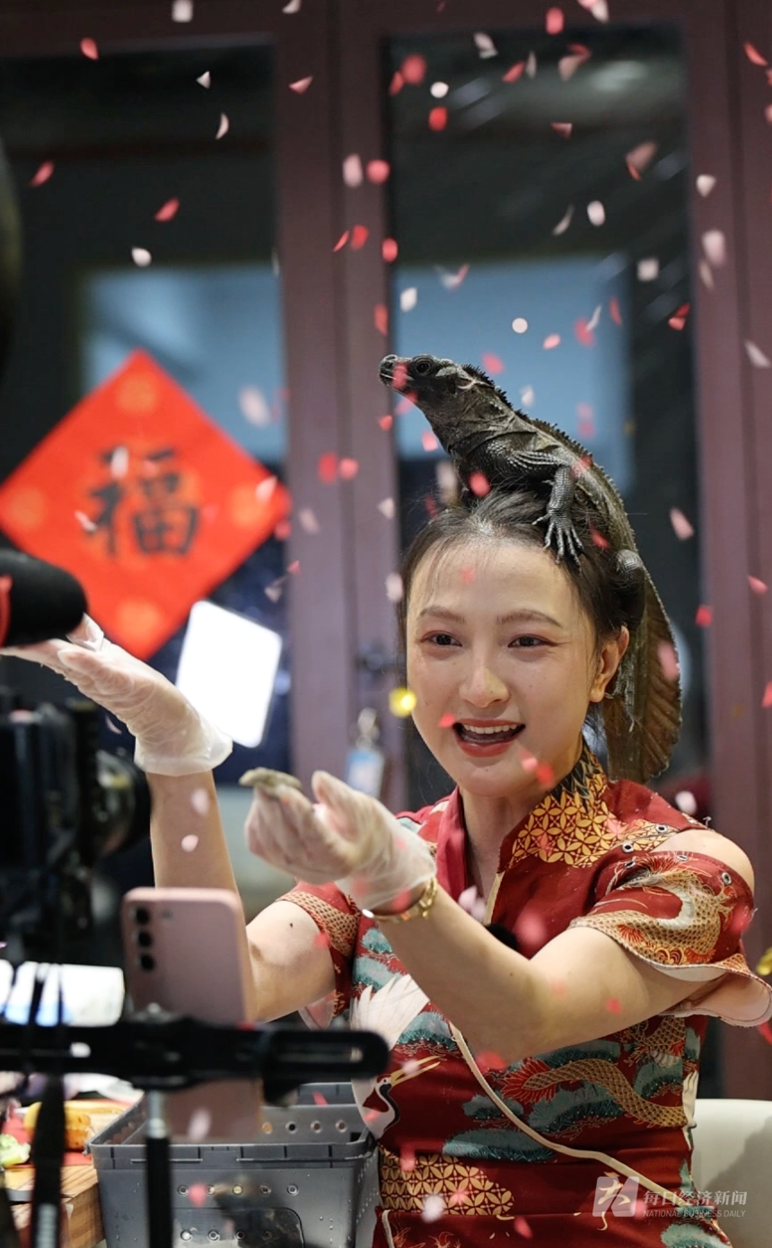 阿里敲钟人何宁宁：电商转型非刻意，追求面包与精神双丰收