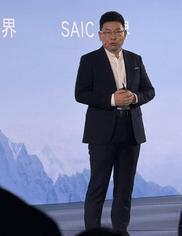 顶配直降8万！鸿蒙智行年末新车上市 余承东预告旗舰MPV将至