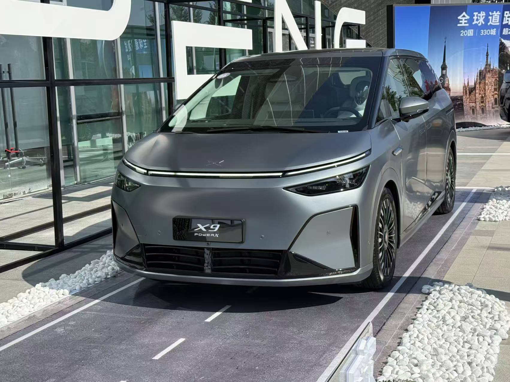 车展新动态：小鹏X9鲲鹏超级增程版上市，价格优势显著