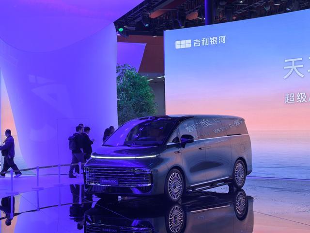 2025广州车展：吉利银河V900全球首秀，增程MPV新标杆登场