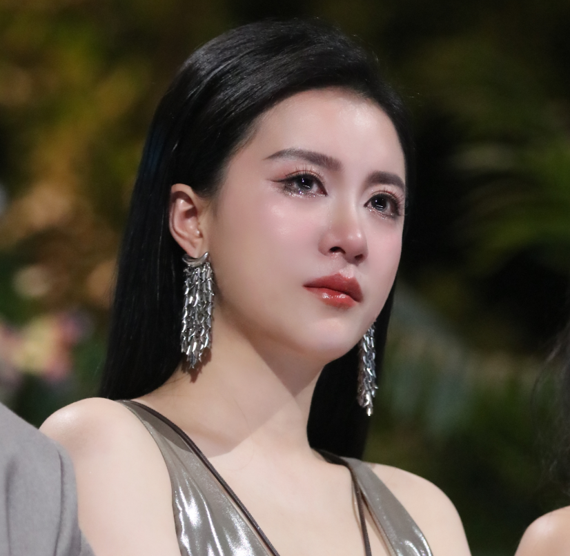 乃万风波升级：知三当三争议中针对李嘉格，社媒评论区全面沦陷