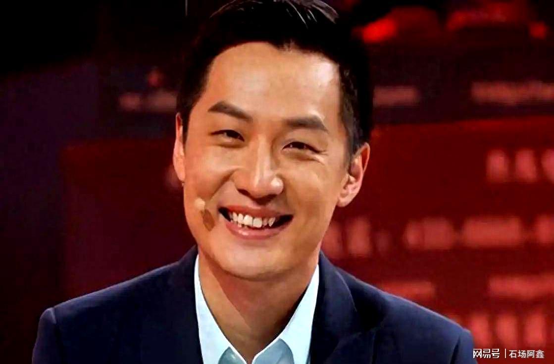 央视学历最高男主持舒冬：倪萍接班人，家庭事业双丰收