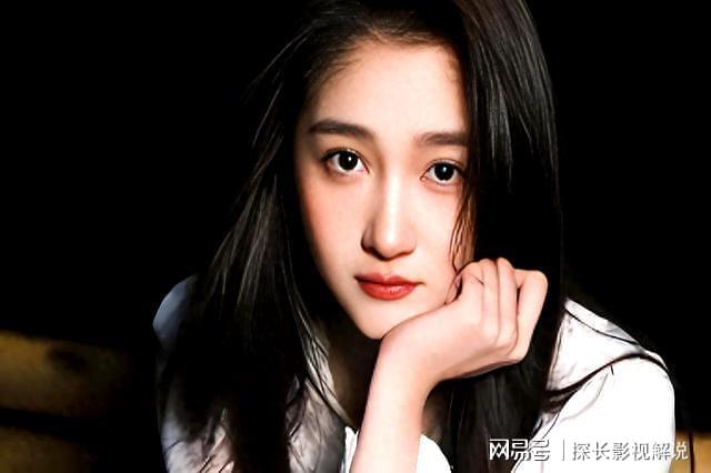 关晓彤蜕变启示录：丢掉面子赢得里子，娱乐圈的成长范本
