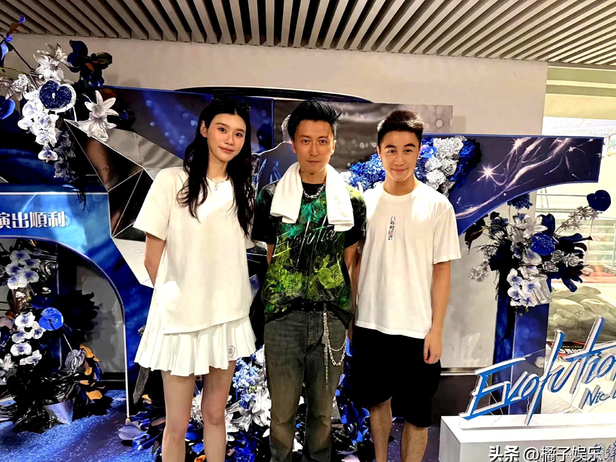 奚梦瑶何猷君夫妇追星谢霆锋，现场见证偶像魅力
