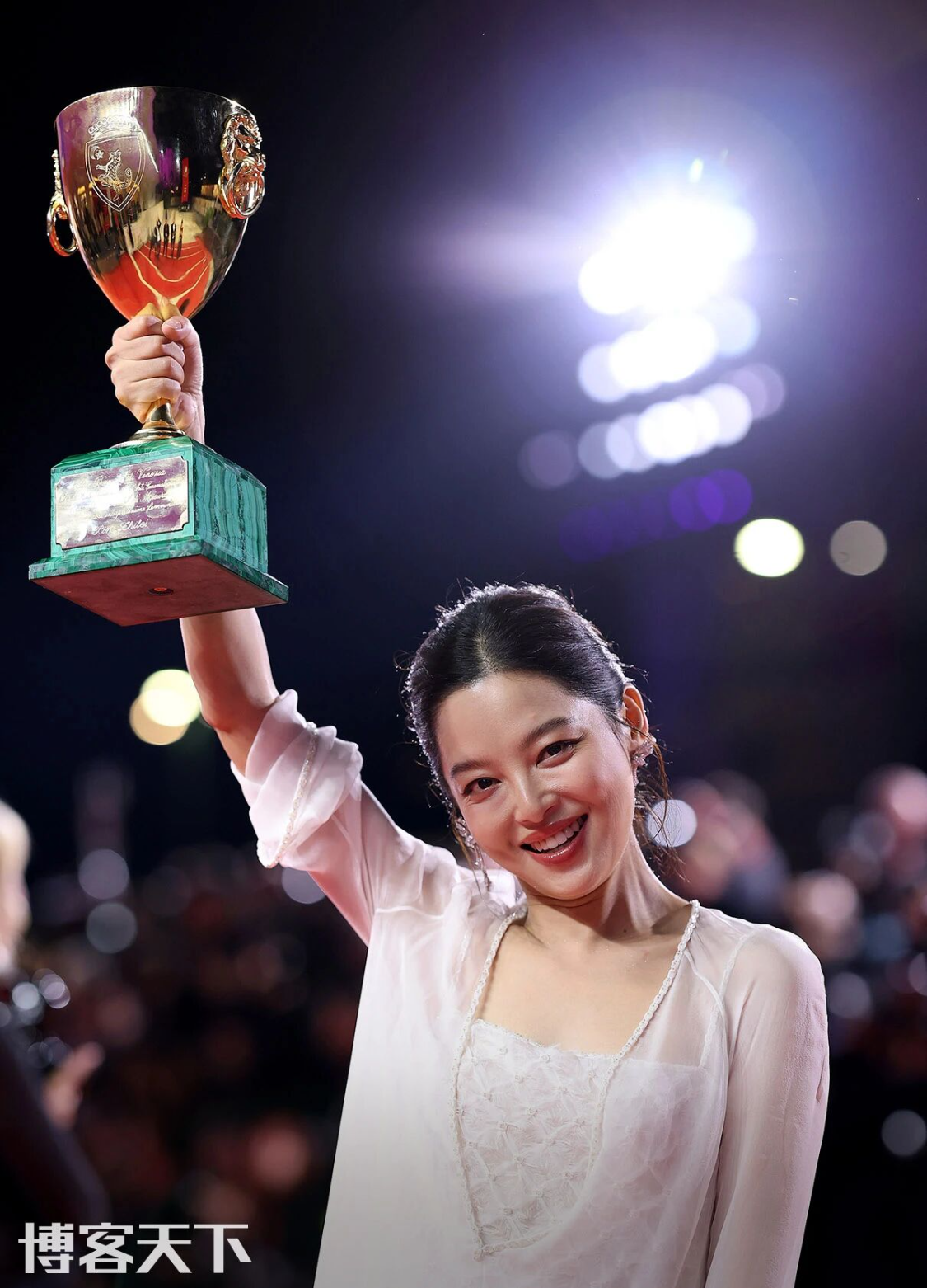 威尼斯影后辛芷蕾：成功非偶然，是十年磨一剑的厚积薄发