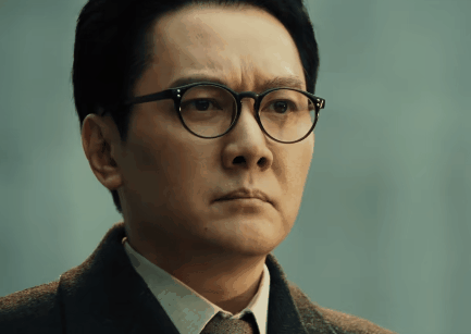 冯绍峰演讲动图