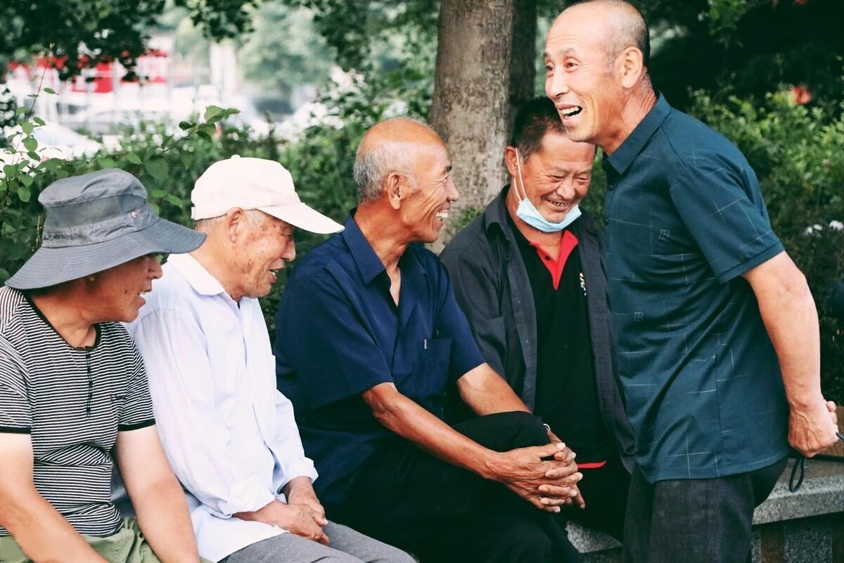 成年后领悟：父系兄弟与母系兄弟的亲情差异