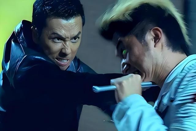 甄子丹受阅兵殊荣，吴京票房登顶却陷舆论漩涡，谁更爱国？