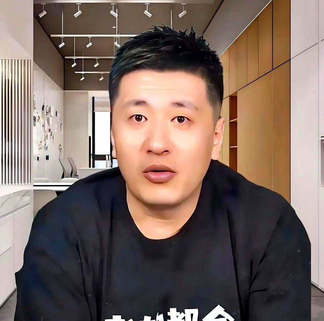 张雪峰指导志愿遭质疑：考生付费咨询后失业，专业选择该信谁？