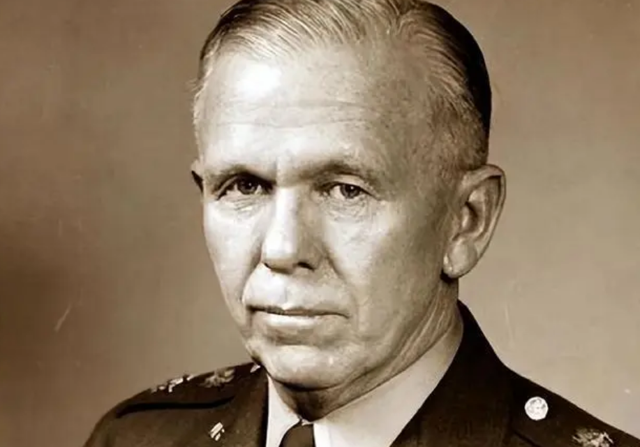 1945年美国保镖重庆摆擂，长江大侠吕紫剑一掌定胜负