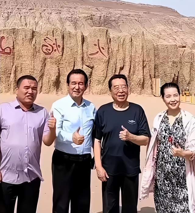 李双江新疆现身状态佳，与小27岁妻子同游，李天一近况揭秘