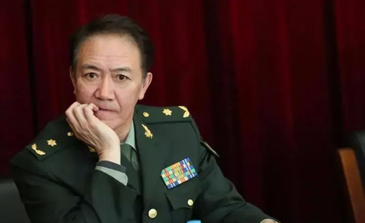 央视下架李幼斌反腐剧《守望者》：两集停播背后的舆论风波