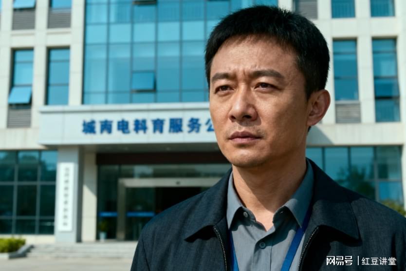 功臣卧底8年凯旋，功劳被人窃取，申请调走，省厅的调令让他惊愣
