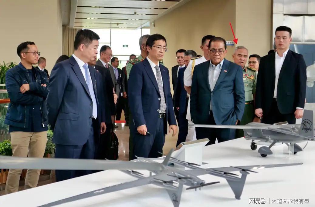 马来西亚防长参观中方兵工厂：VT-4坦克与智能生产线震撼全场