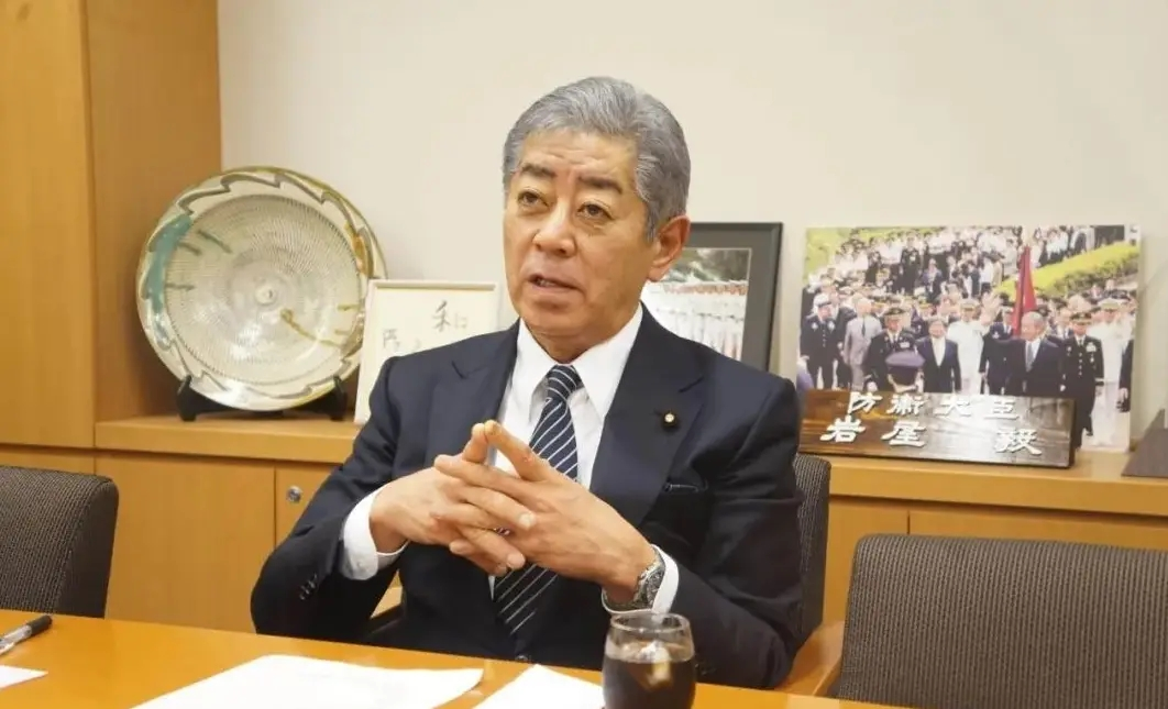 日本政坛巨变：岩屋毅划红线，小泉进次郎或成最年轻首相？