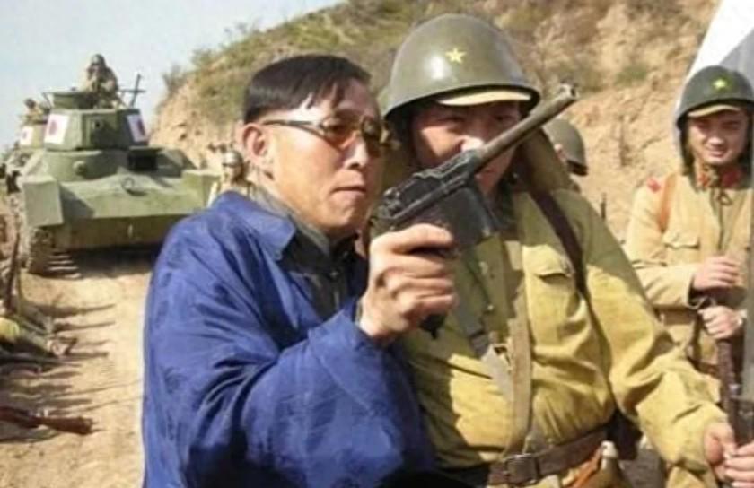 妻子遭日军凌辱致死，伪军队长复仇：活捉军官后以牙还牙