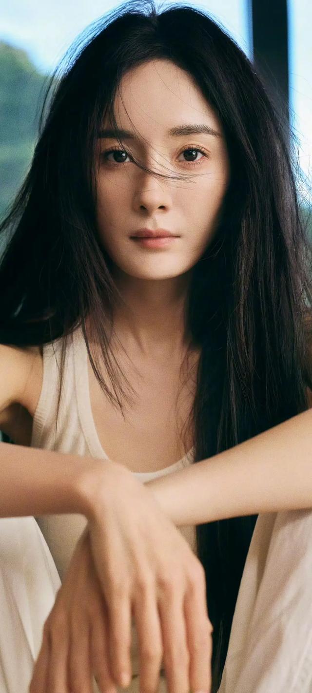 杨幂素颜照曝光 颜值抗打引热议