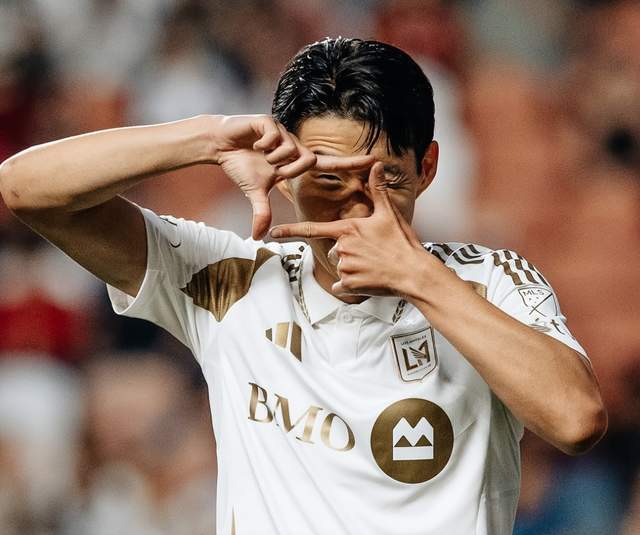 孙兴慜庆祝进球