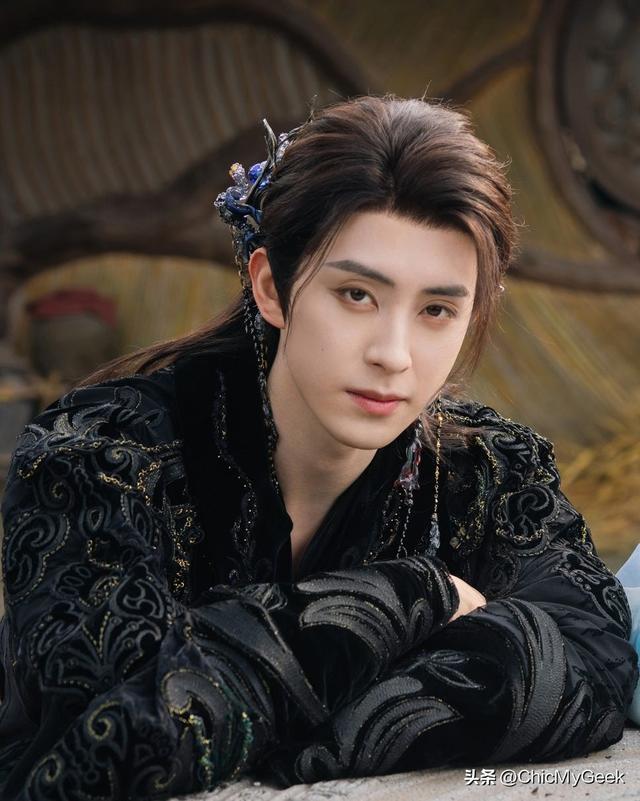 敖瑞鹏古装造型