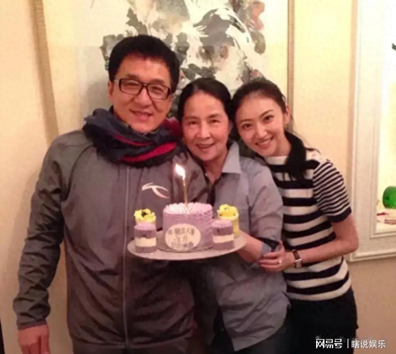 72岁林凤娇近照引热议：从金马影后到婚姻掌舵者的隐忍人生