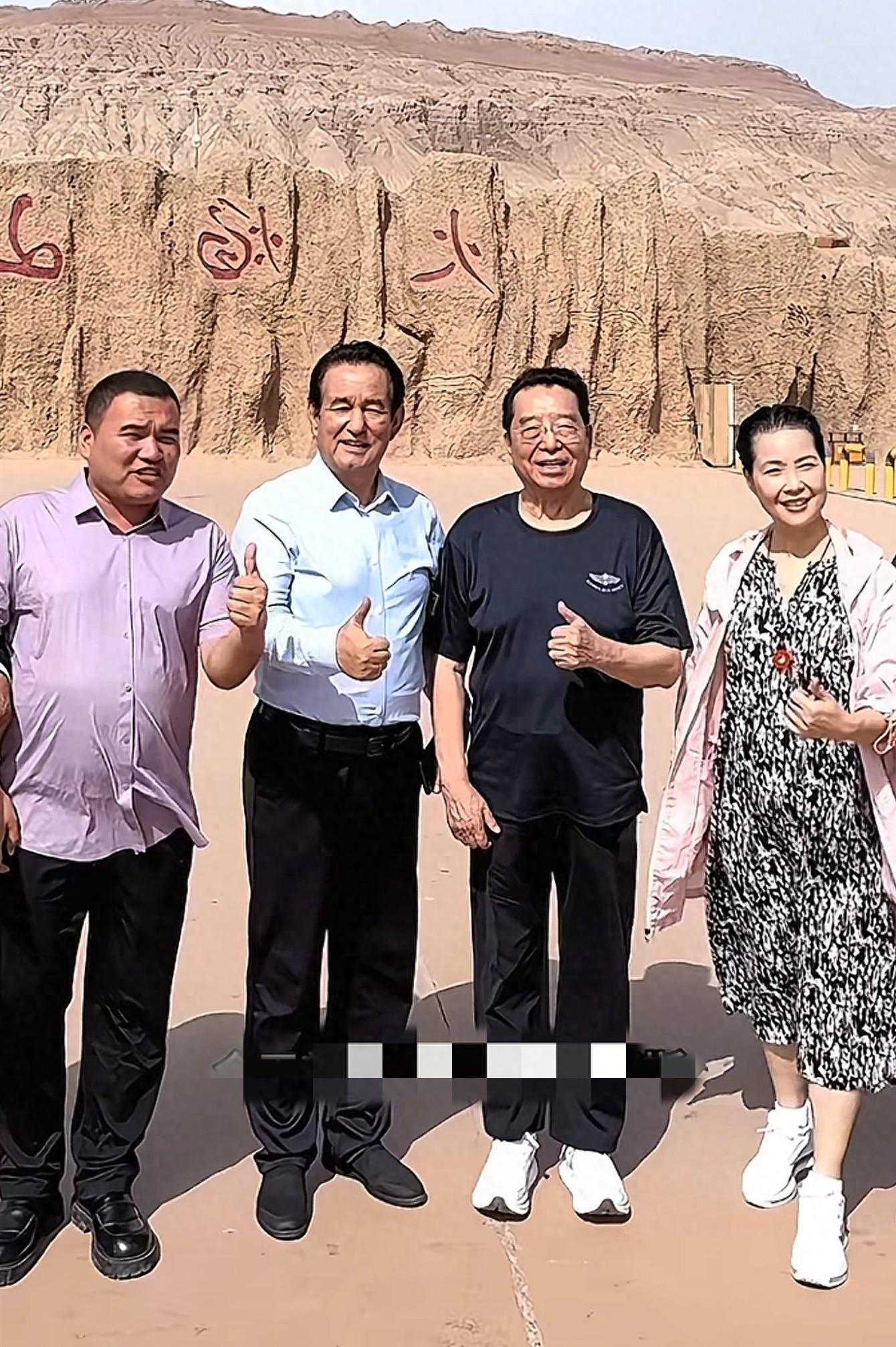86岁李双江新疆行：精神矍铄恩爱依旧，给世人上了一课