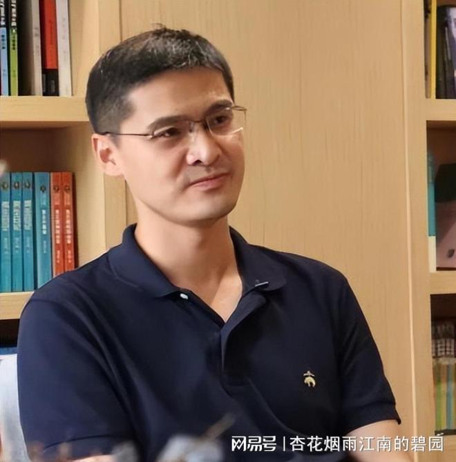 罗翔谈知识贫乏与勇气：无知者的盲目自信与真正智慧