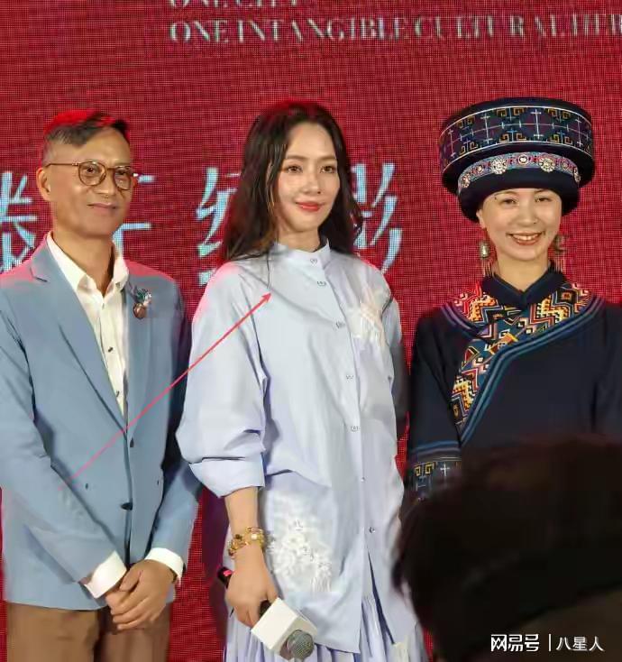 郭碧婷疑怀三胎现身南昌，素颜状态引热议，64元手链成焦点